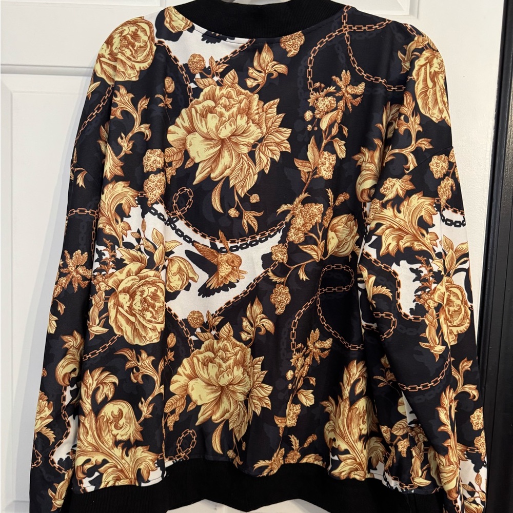 ✅Versace-style print plus size bomber jacket - Picture 4 of 12